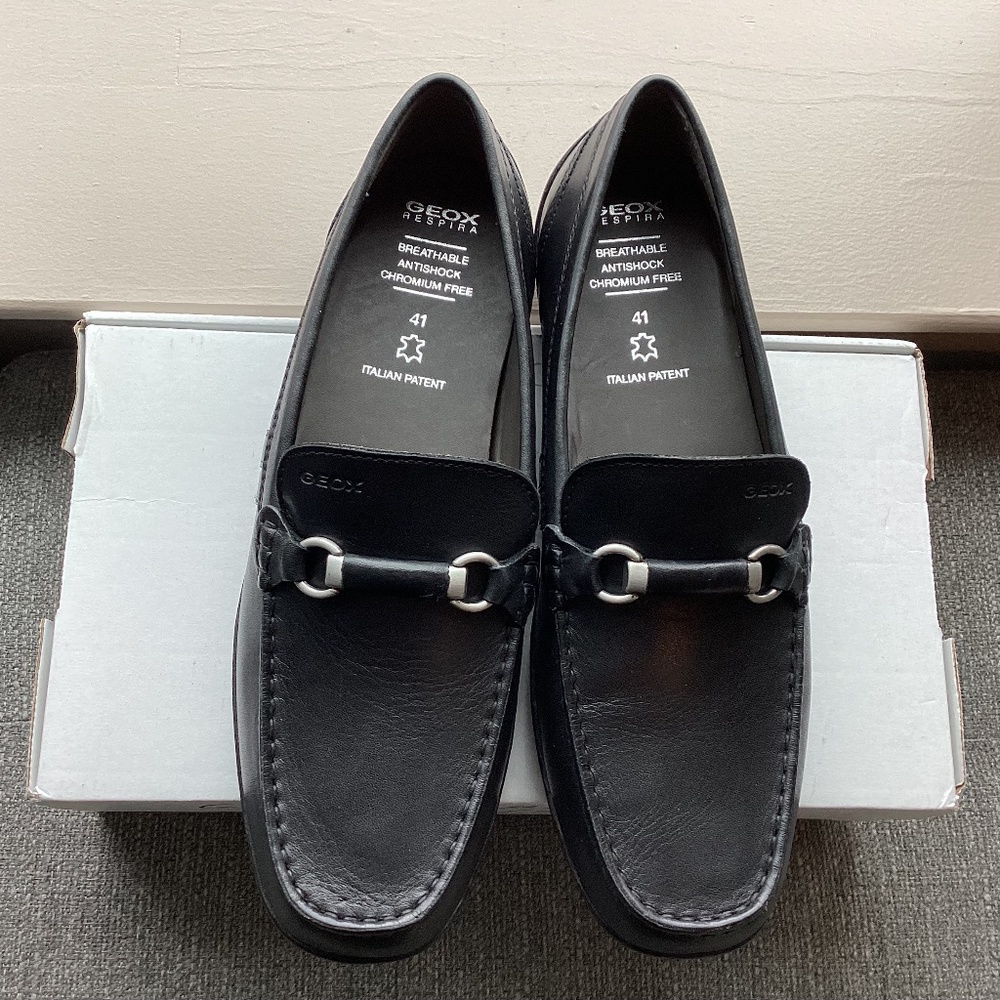 Geox Fast 3 Bit Loafer (Big Kid) 7US / 41EU